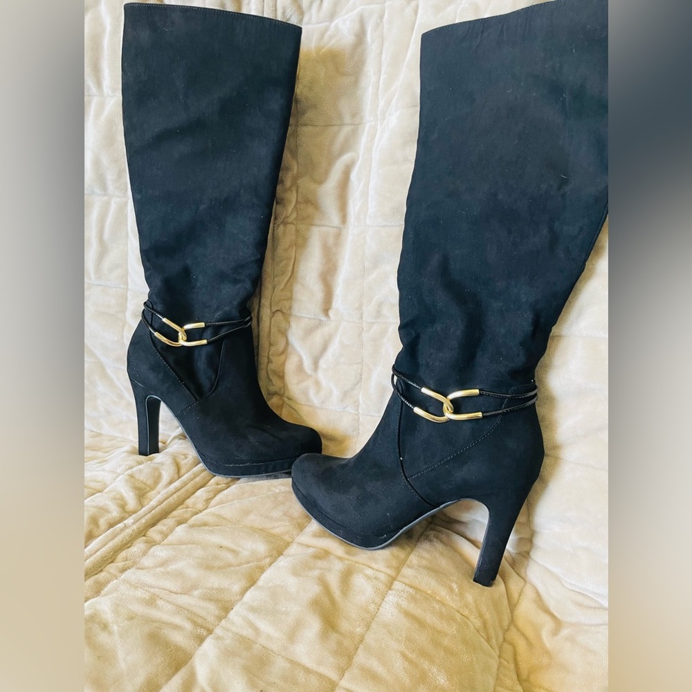 New 🎄🌲🍁🍁Black sude boots size 7